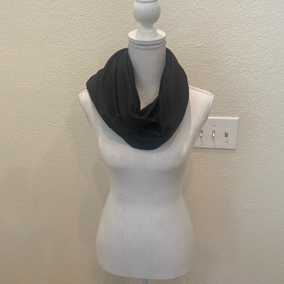 NWT Beyond Yoga Infinity Hidden pocket Scarf Black - Picture 6 of 9